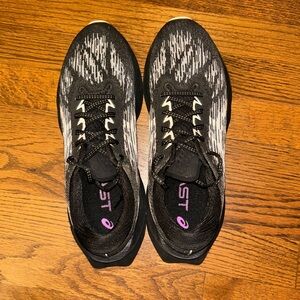 MEN’S ASICS Novablast 3 Size 8D